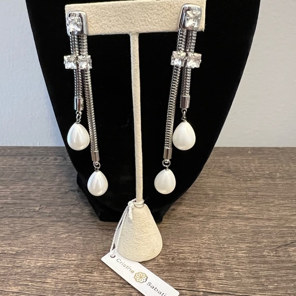 Elegant Silver, Crystal and White Pearl drop Earrings for pierced ears EUC - Picture 1 of 7